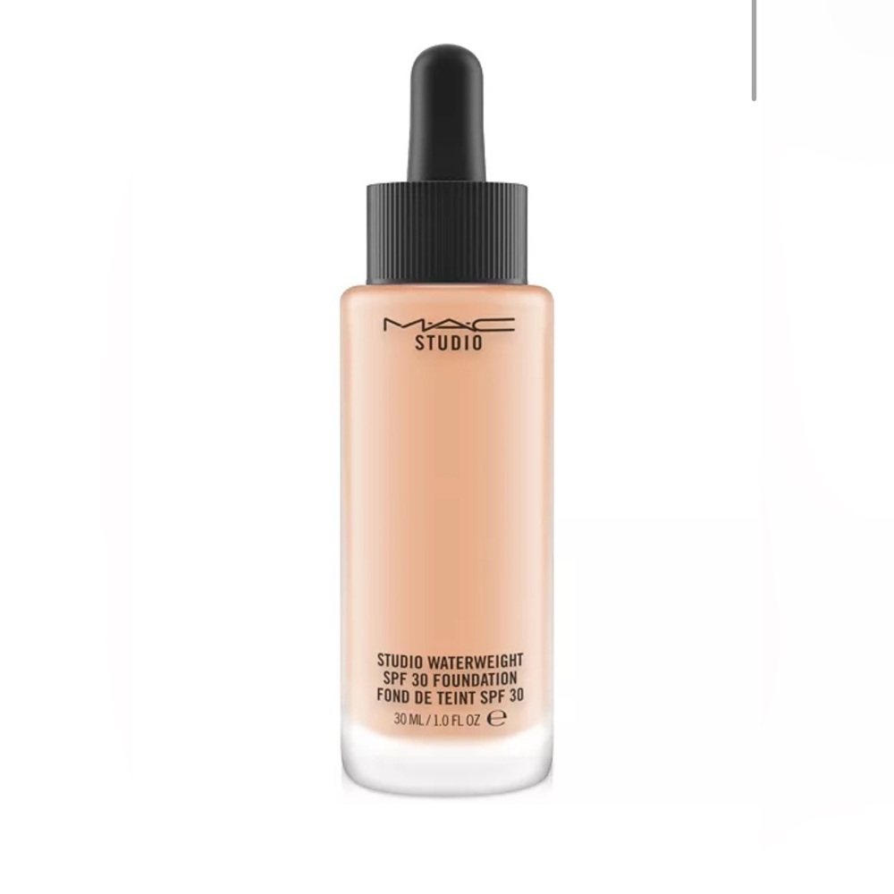 NC44- MAC Cosmetics Studio Waterweight SPF 30 Foundation